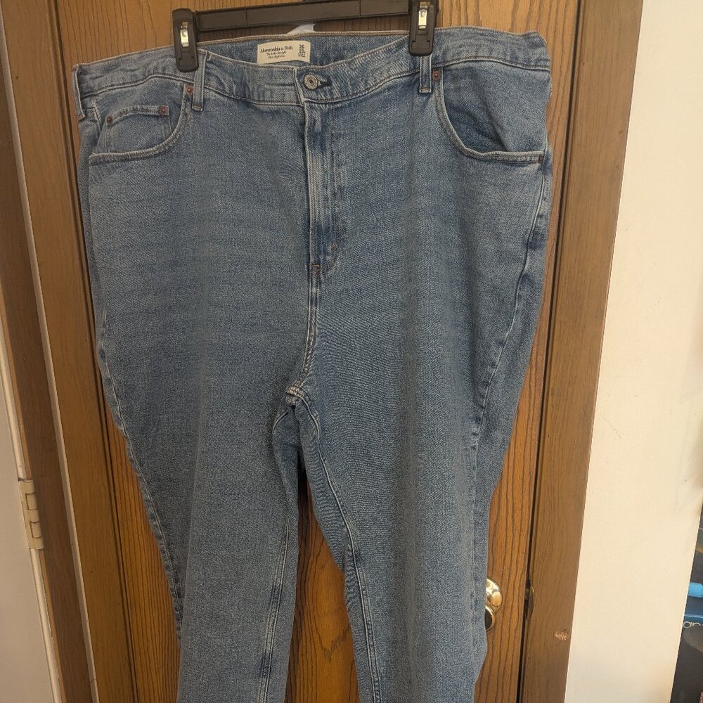 Abercrombie and Fitch Ultra High Rise Ankle Straight Distressed Hem Jeans 36/22R